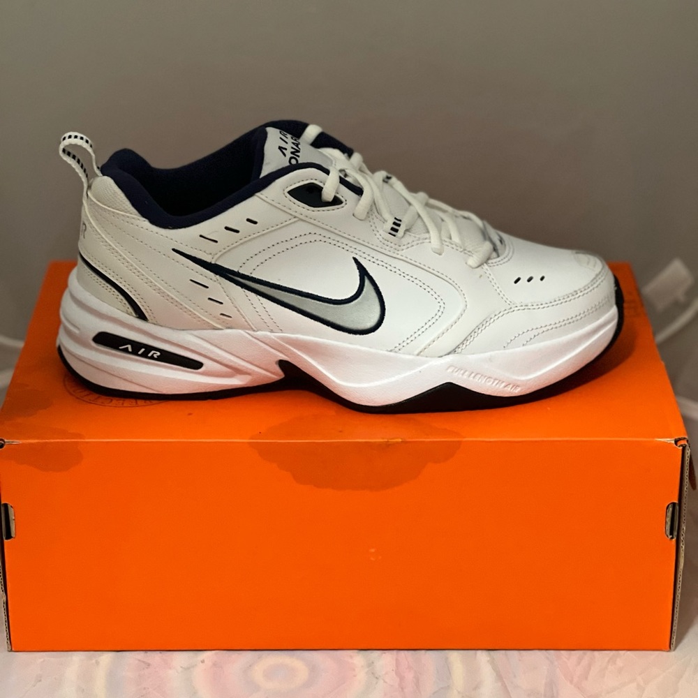 Nike Monarch IV